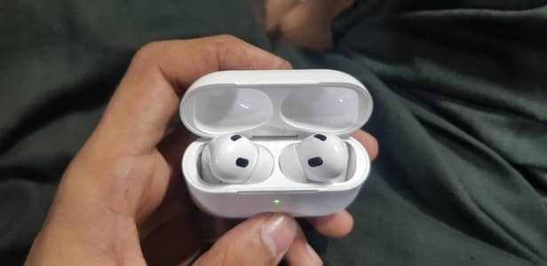 Premium Sound Quality and Long Battery Life Earbuds for Sale