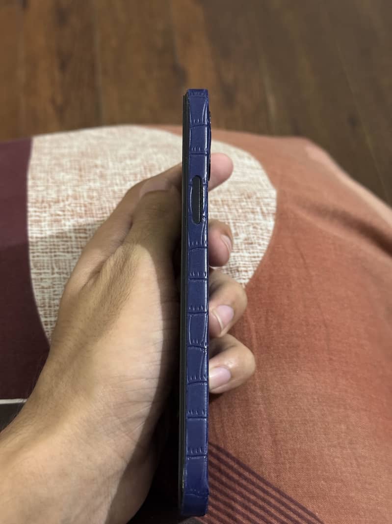 Apple iPhone 12 1