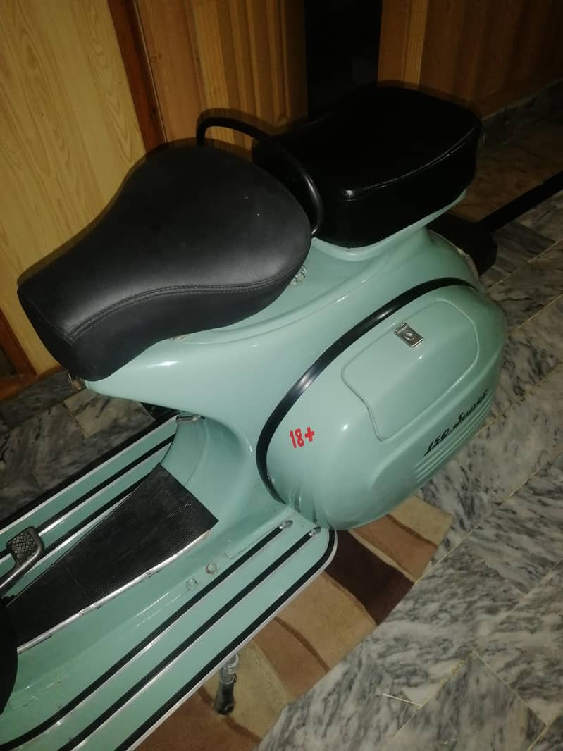 Vespa 4
