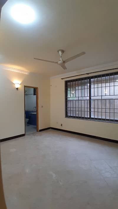 Open Basement 1 kanal For Rent in E-11/3 Islamabad