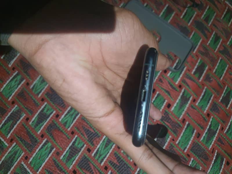 Apple iPhone 11 Pro 4