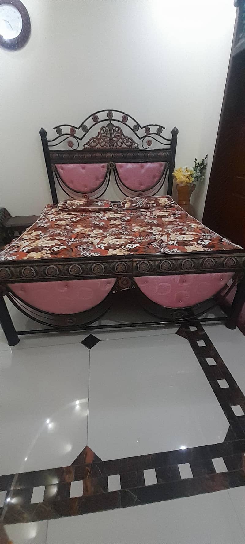 selling bed 0