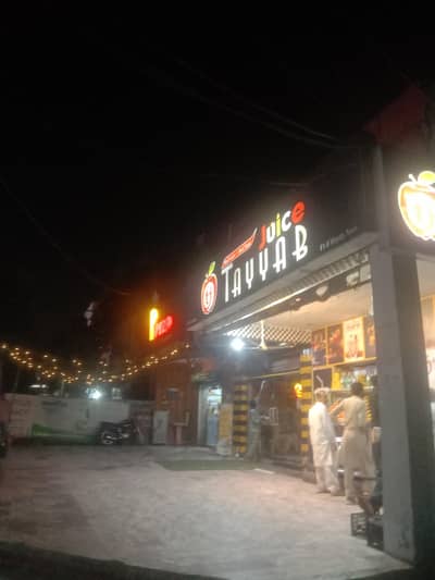 Tayyab juice pa larko ki zarort h