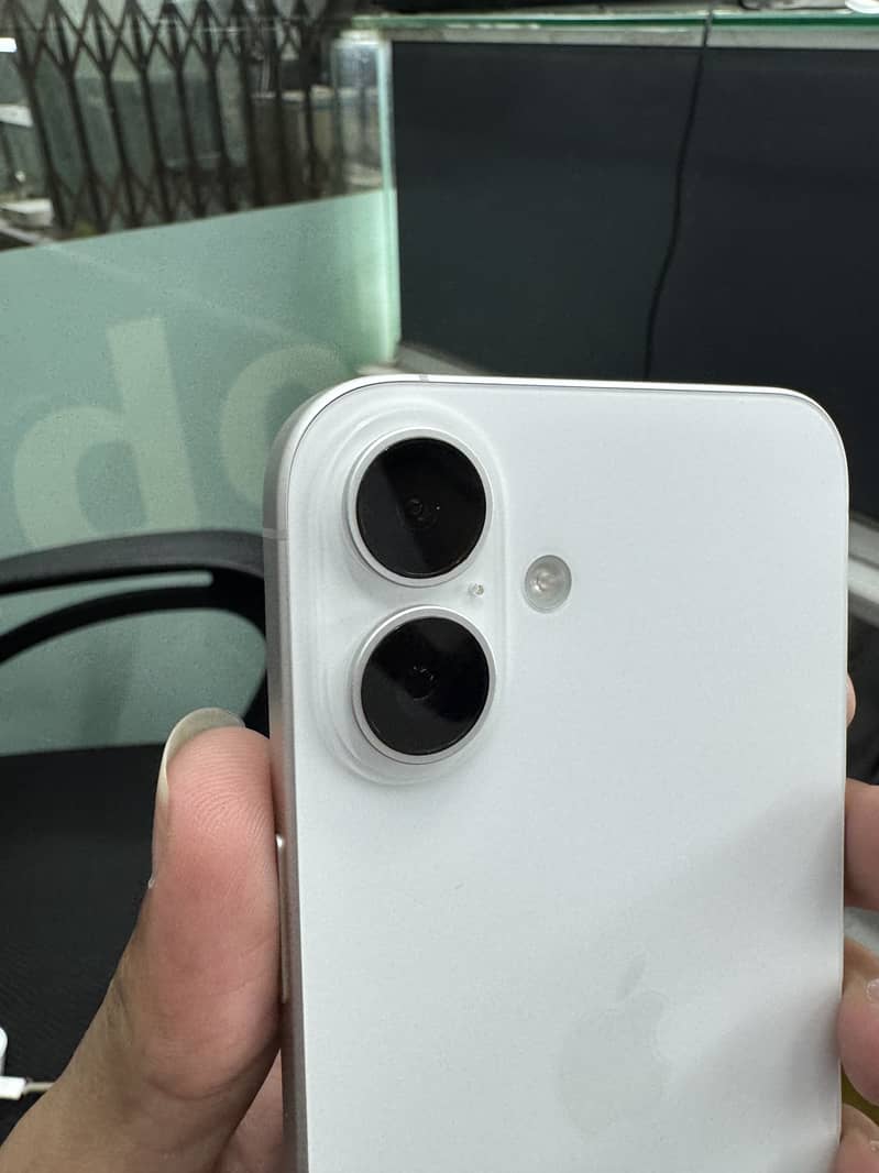 Apple iPhone 16 Plus 1