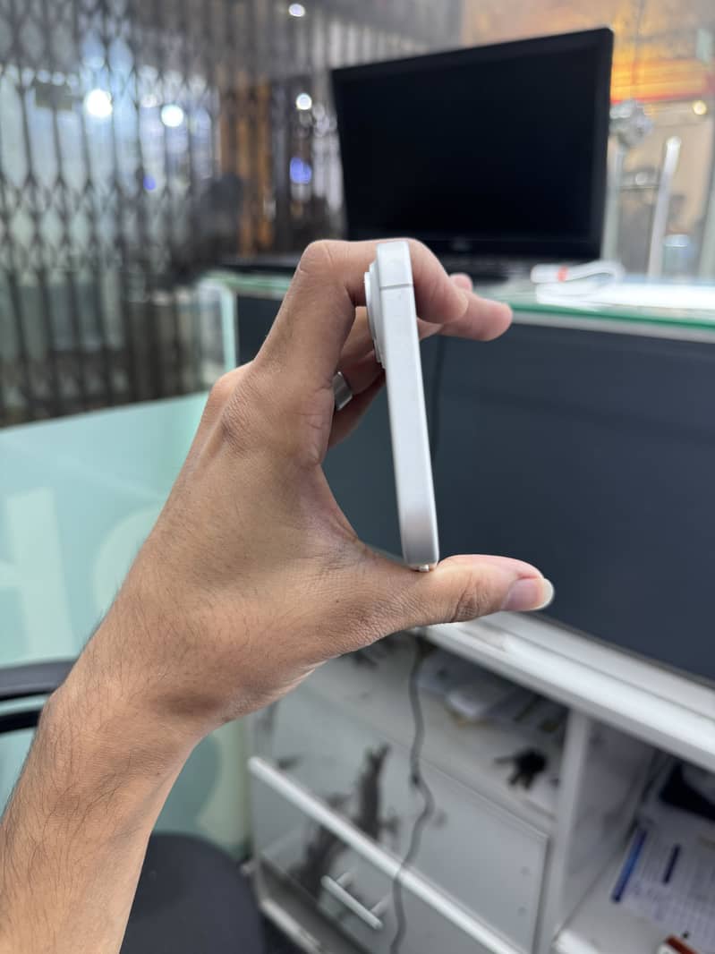 Apple iPhone 16 Plus 6