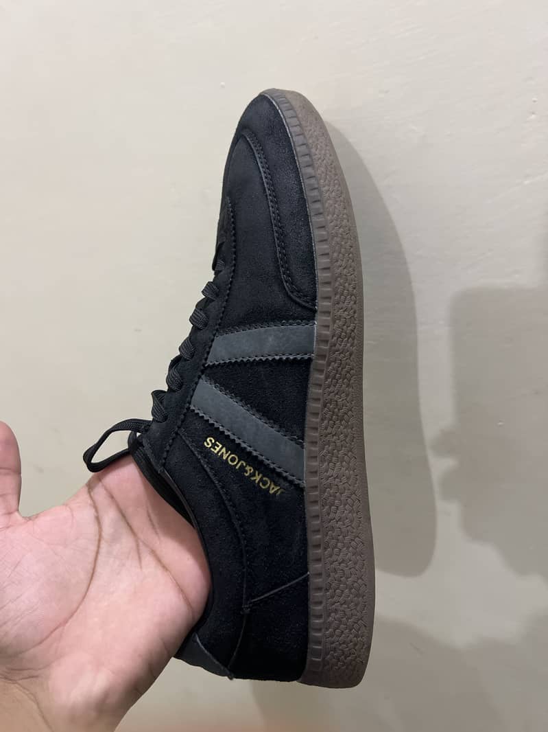 Sneakers 1