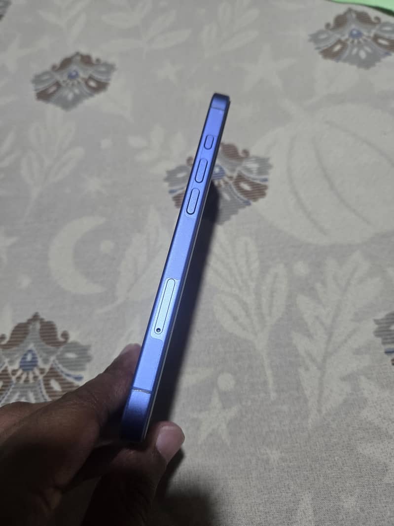 Apple iPhone 16 1