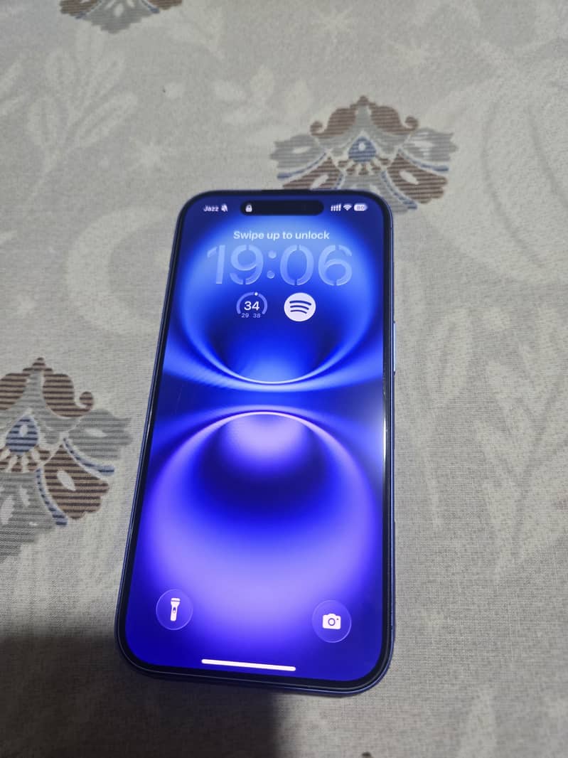 Apple iPhone 16 3
