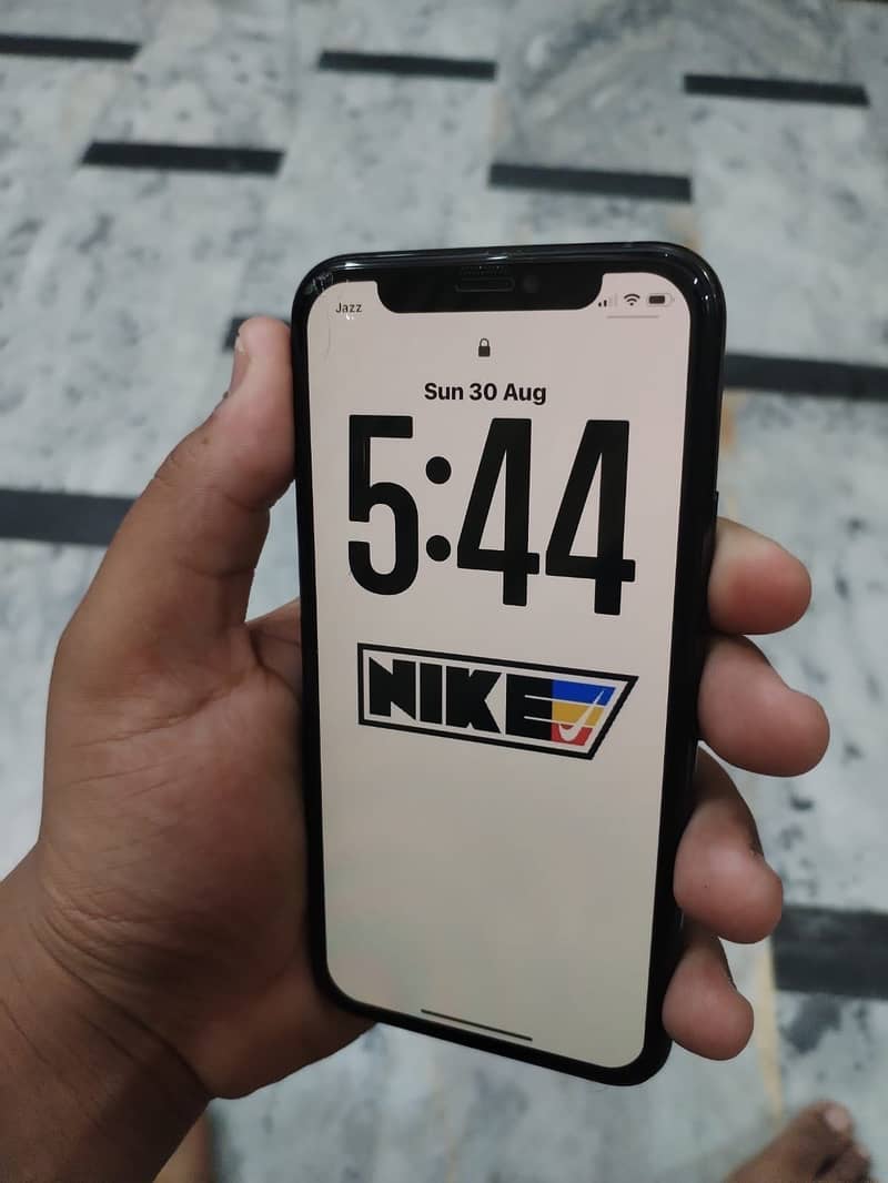 Apple iPhone 11 Pro 4