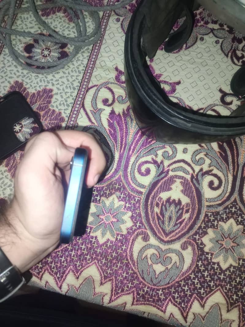 Apple iPhone 12 1