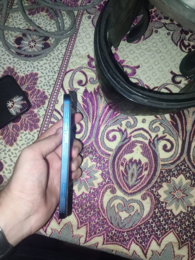 Apple iPhone 12 2