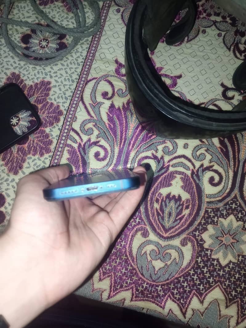 Apple iPhone 12 3