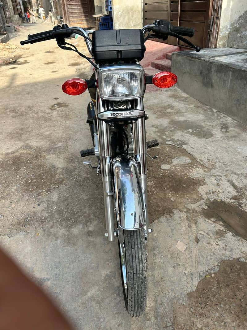 Honda 125 self special edition 2