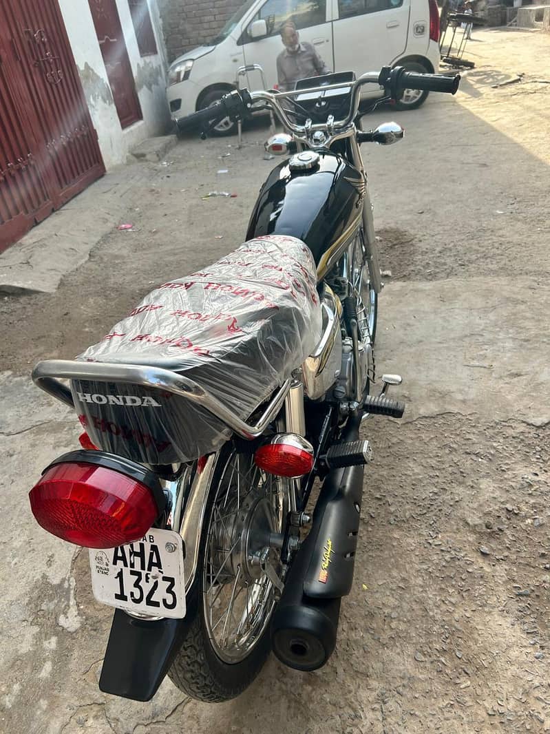 Honda 125 self special edition 3