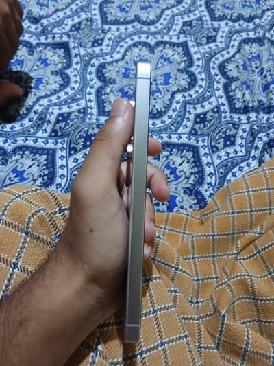 Samsung Mobile S24 fE