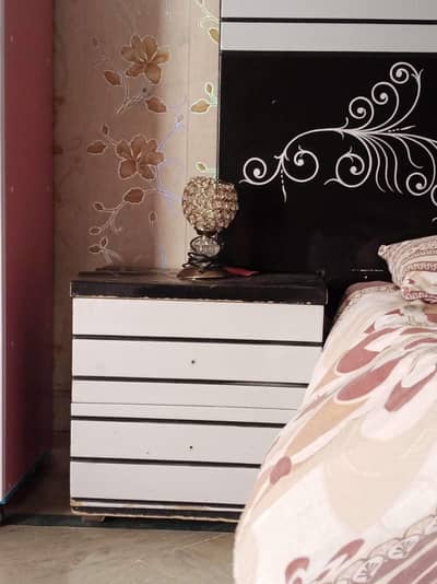 Bed set with dressing