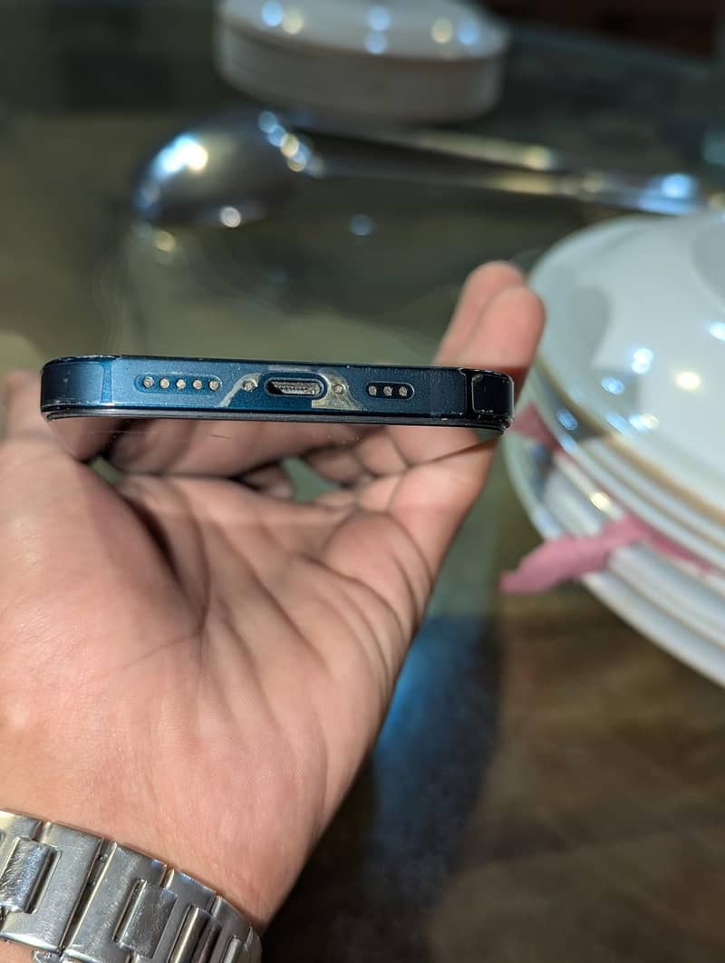 Apple iPhone 13 read description 5