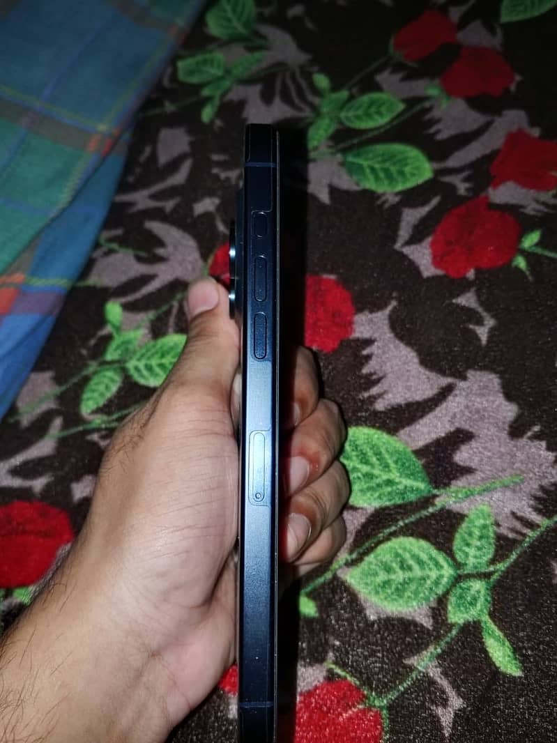 Apple iPhone 15 Pro Max factory unlocked 2