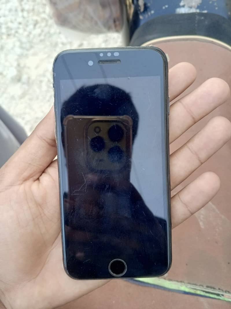 Apple iPhone 7 3