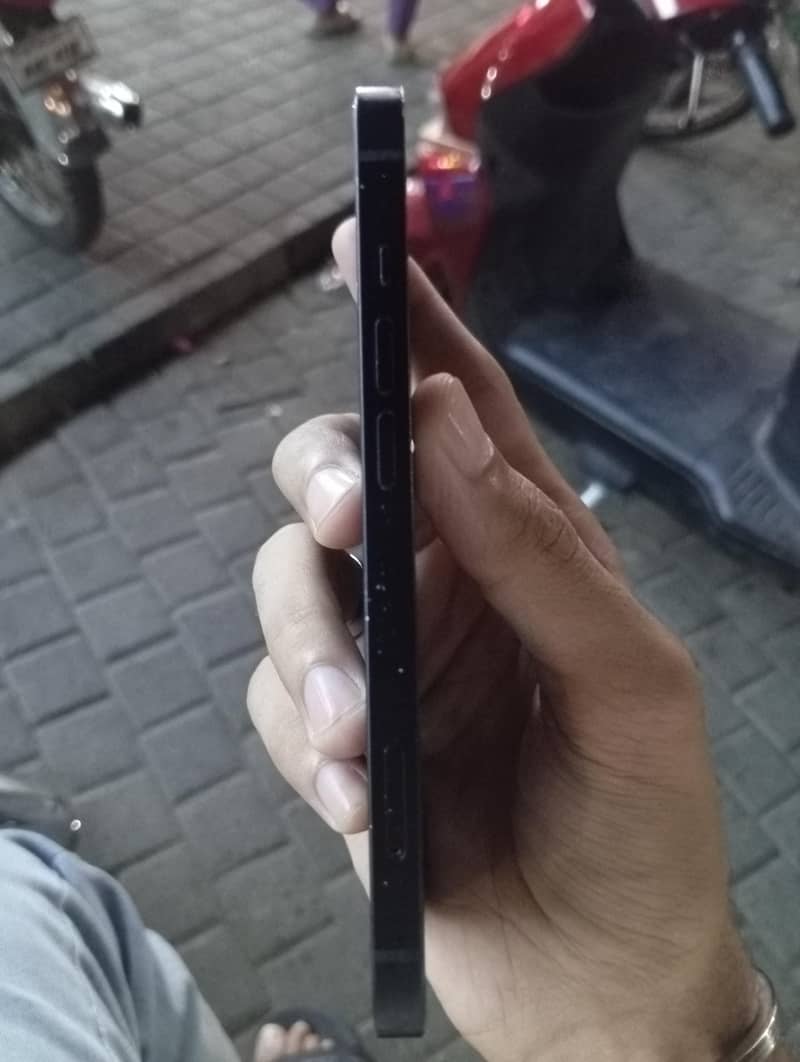 Apple iPhone 13 3