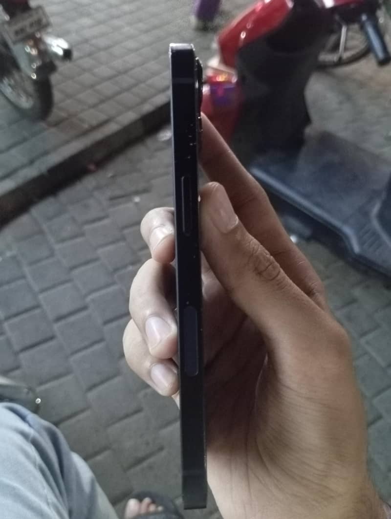 Apple iPhone 13 4