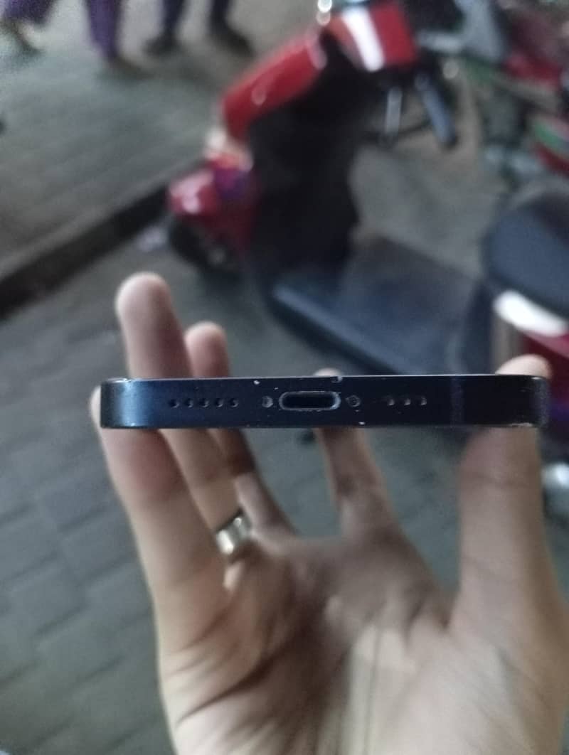 Apple iPhone 13 5