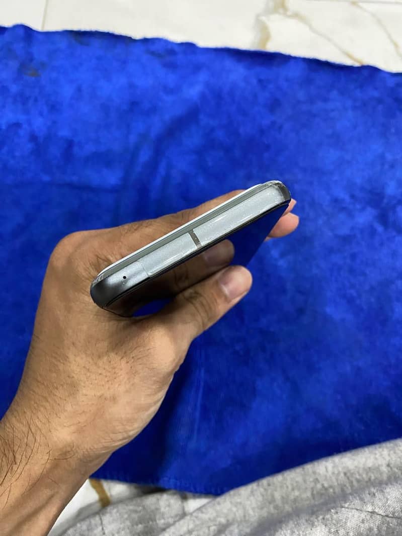 Google Pixel 8 4