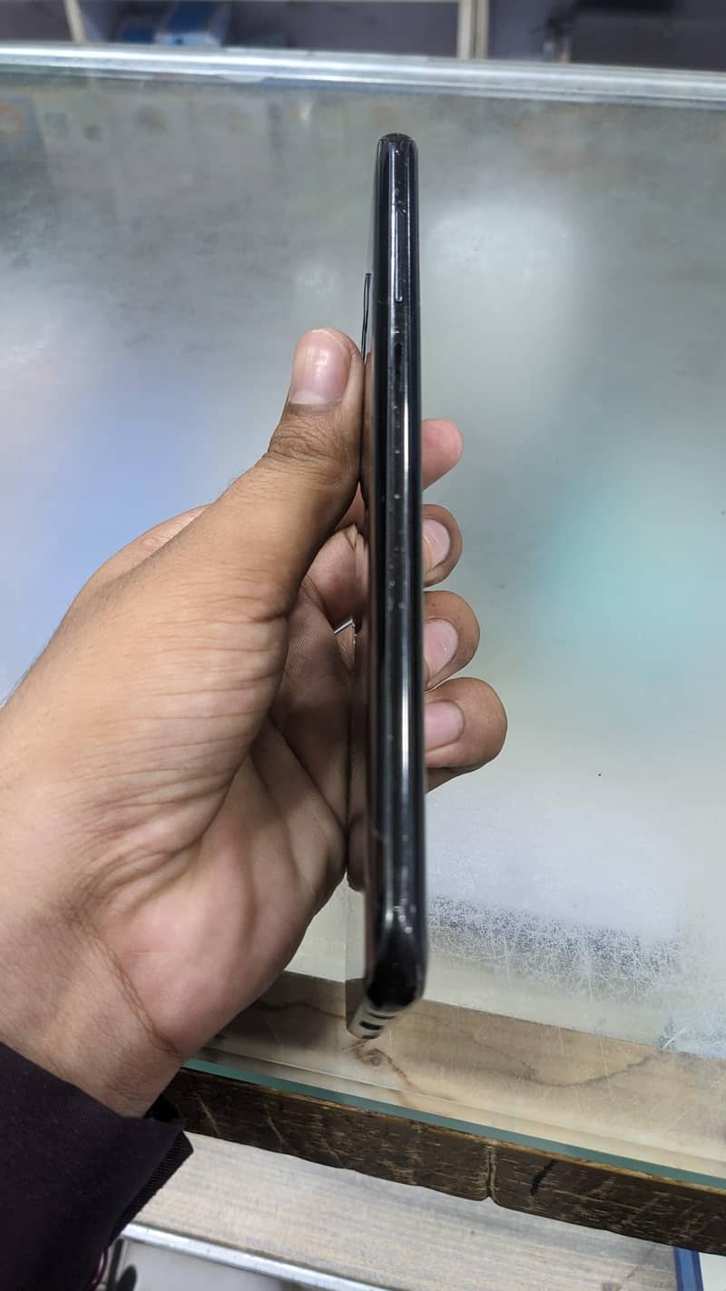 Samsung Mobile S8 Plus 1