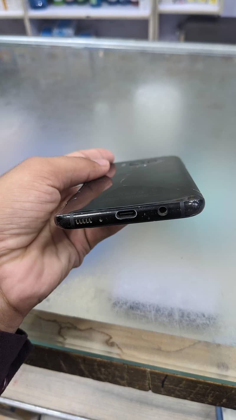 Samsung Mobile S8 Plus 3