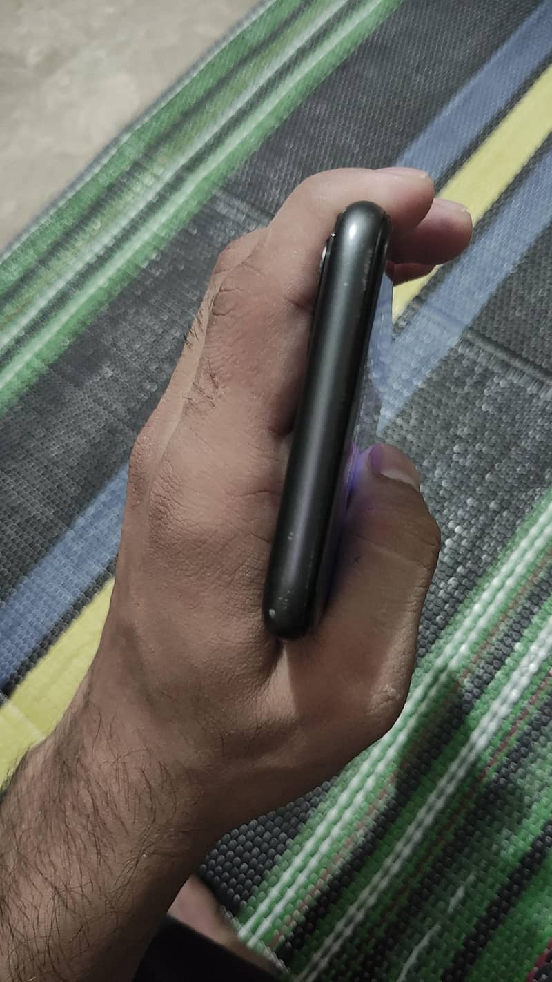 Apple iPhone 11 3