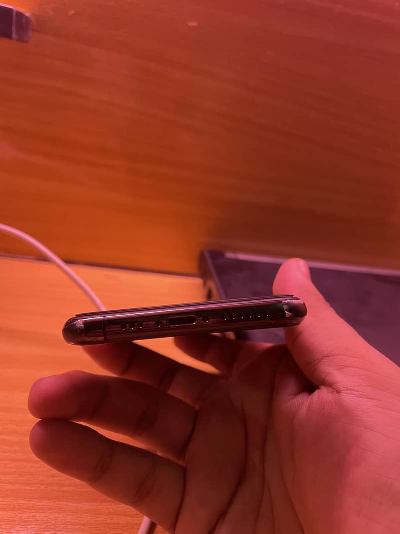 Apple iPhone 11 Pro 4