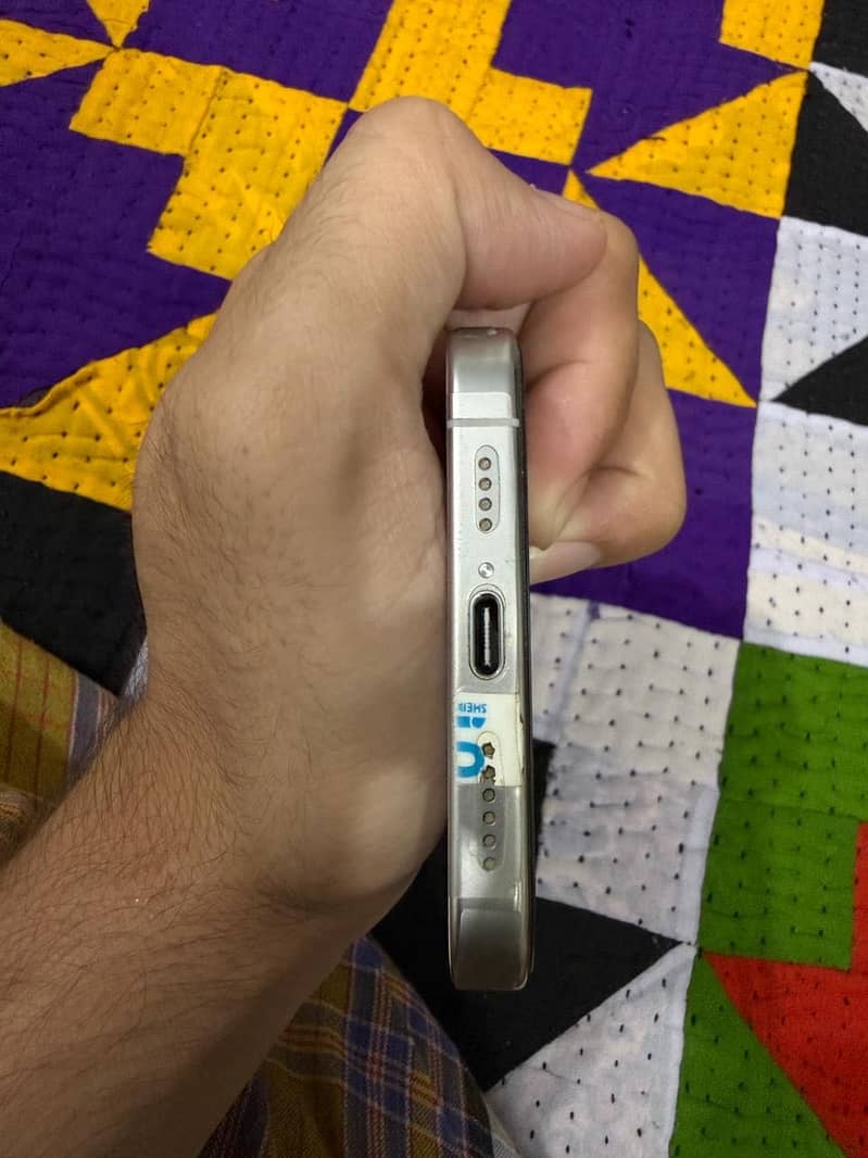 Apple iPhone 16 Pro Max 1