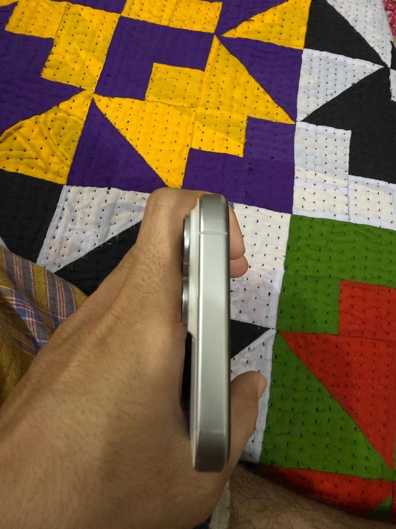 Apple iPhone 16 Pro Max 2