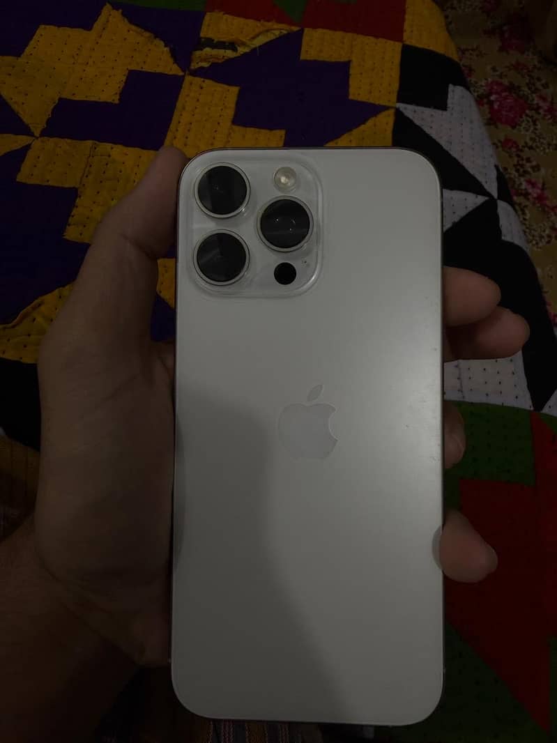 Apple iPhone 16 Pro Max 3