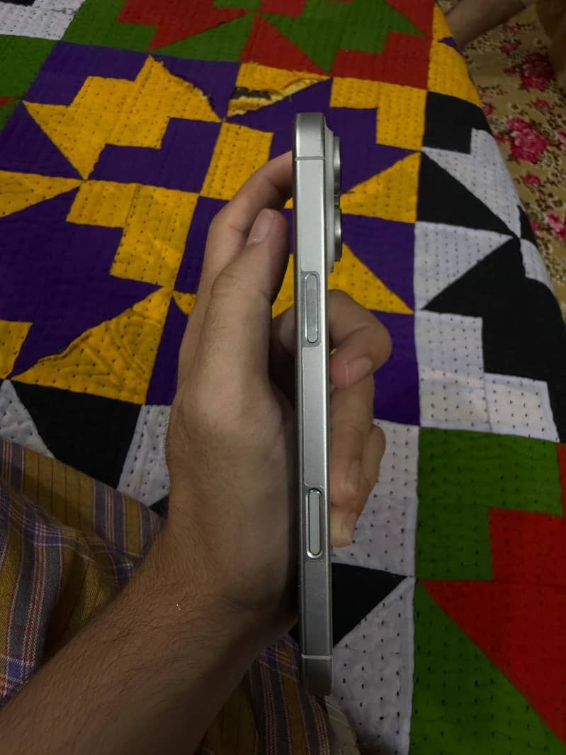 Apple iPhone 16 Pro Max 5