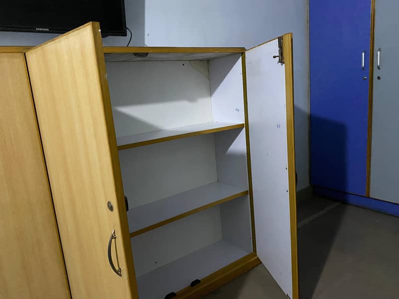 Cabinet 0