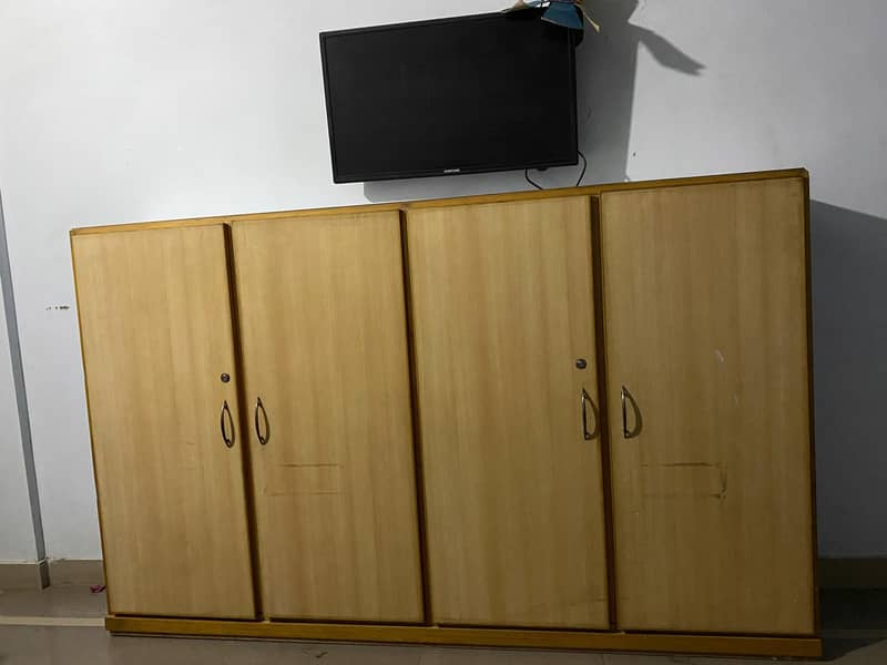 Cabinet 1