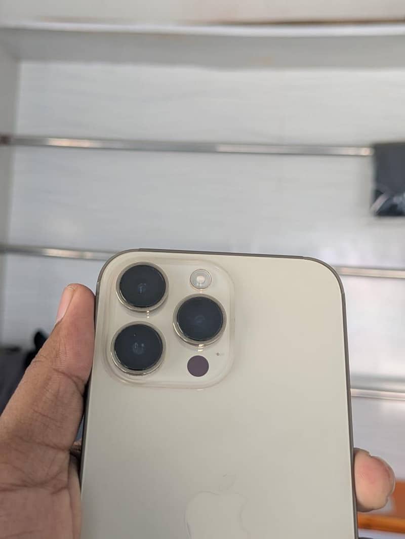 Apple iPhone 14 Pro Max 1