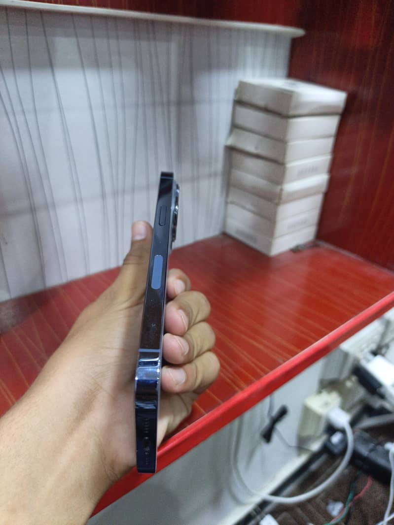 Apple iPhone 13 Pro 2
