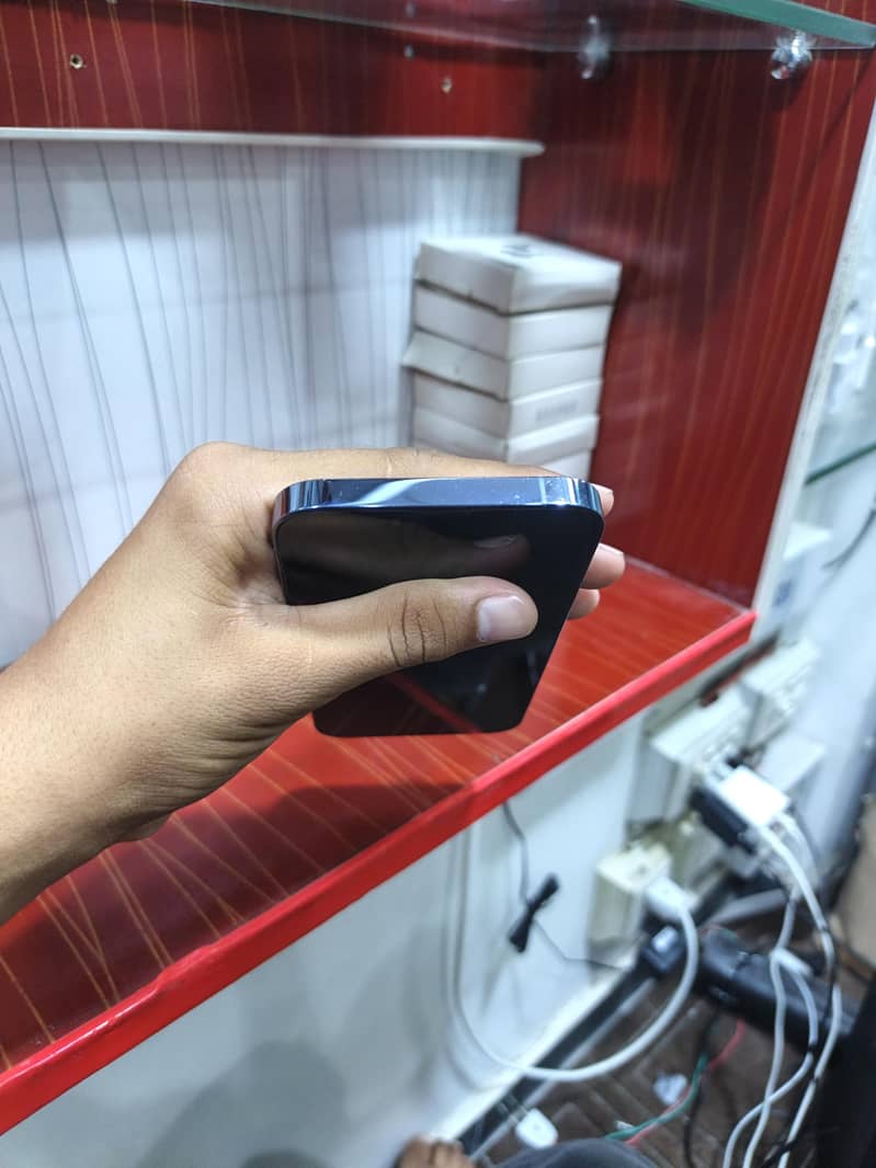 Apple iPhone 13 Pro 4