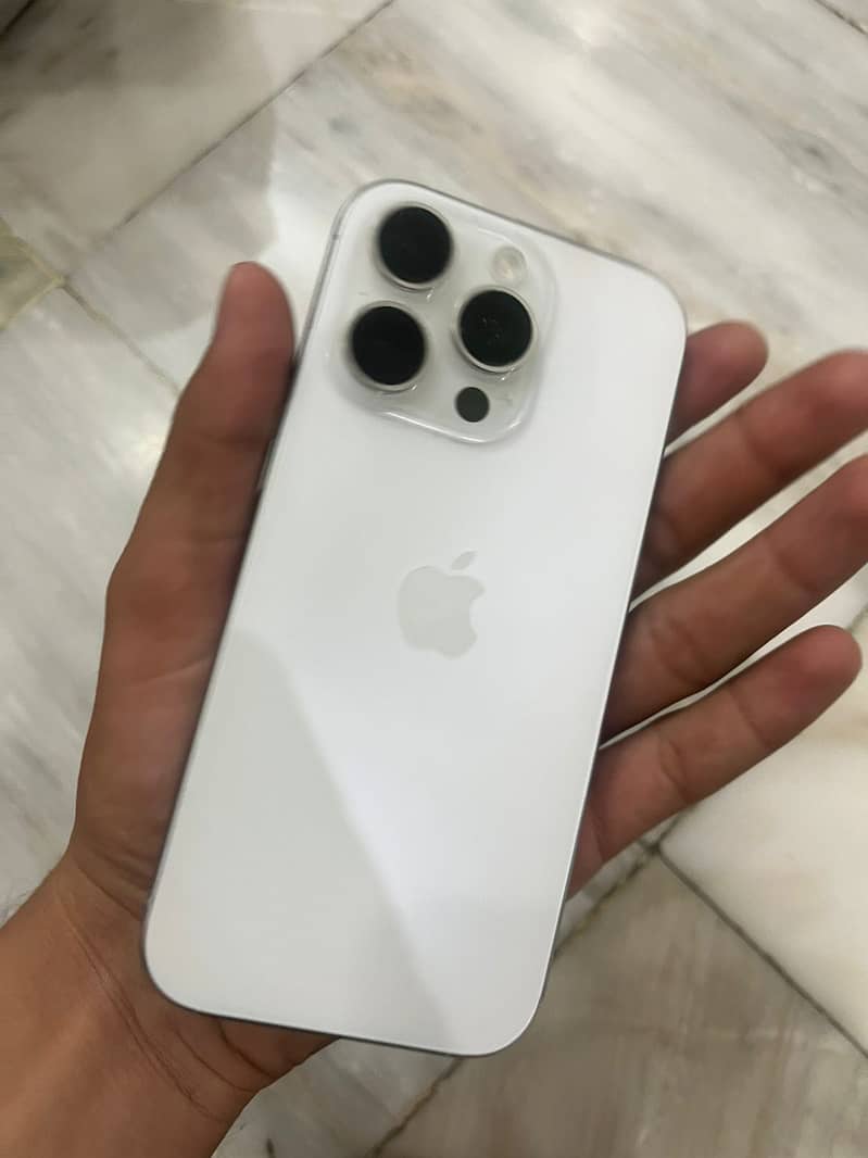 Apple iPhone 16 Pro 1