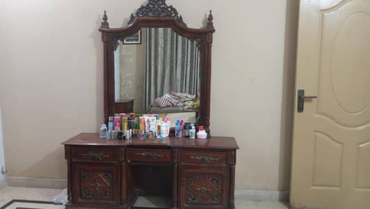 Chinyoti Dresser