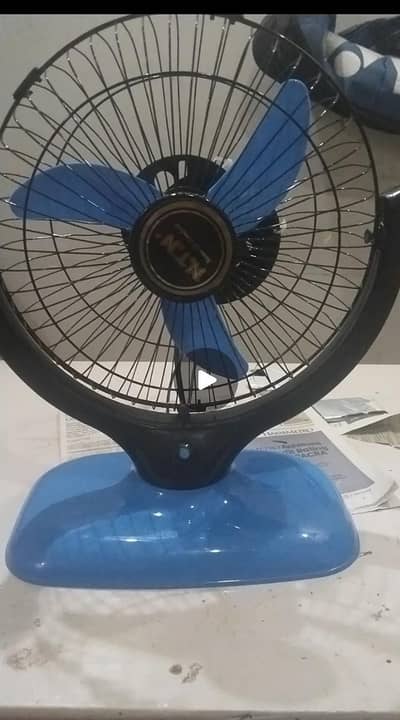 Automatic charging fan