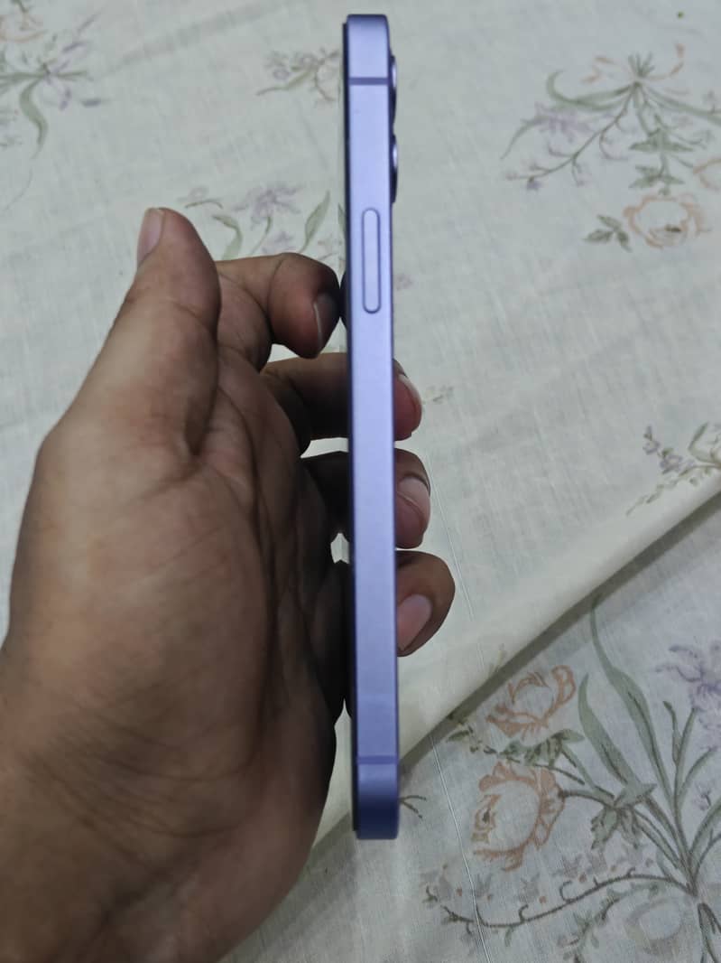 Apple iPhone 12 4