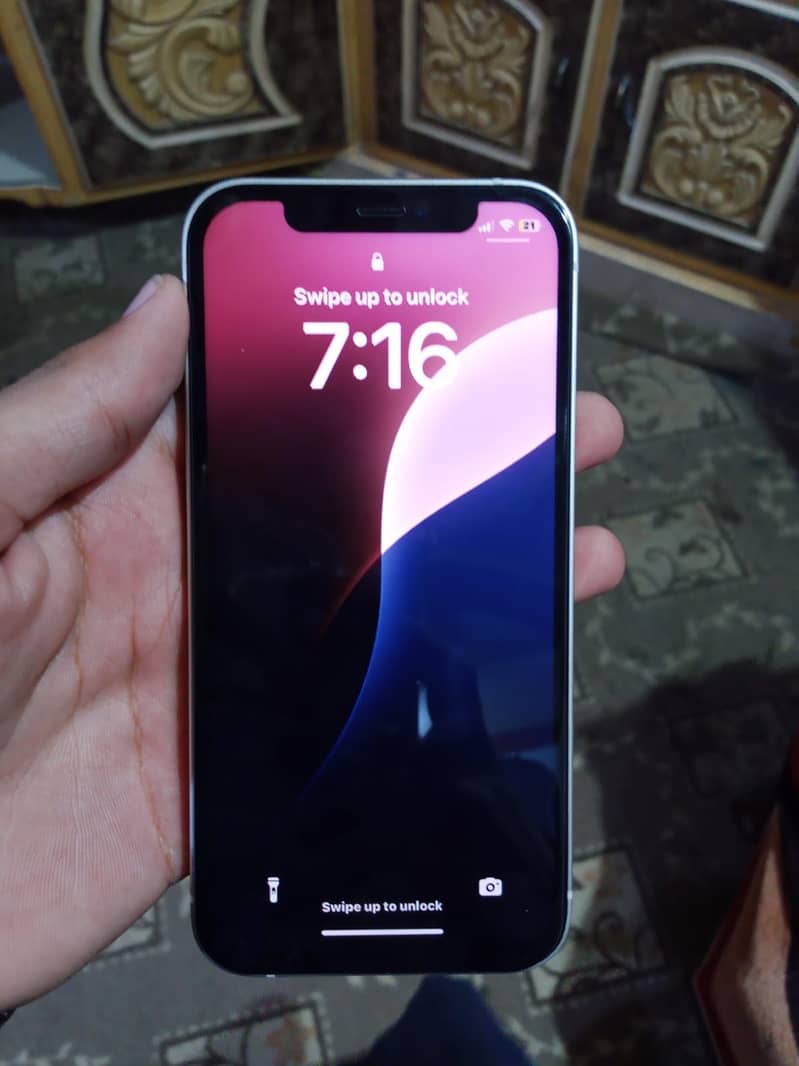 Apple iPhone 12 4