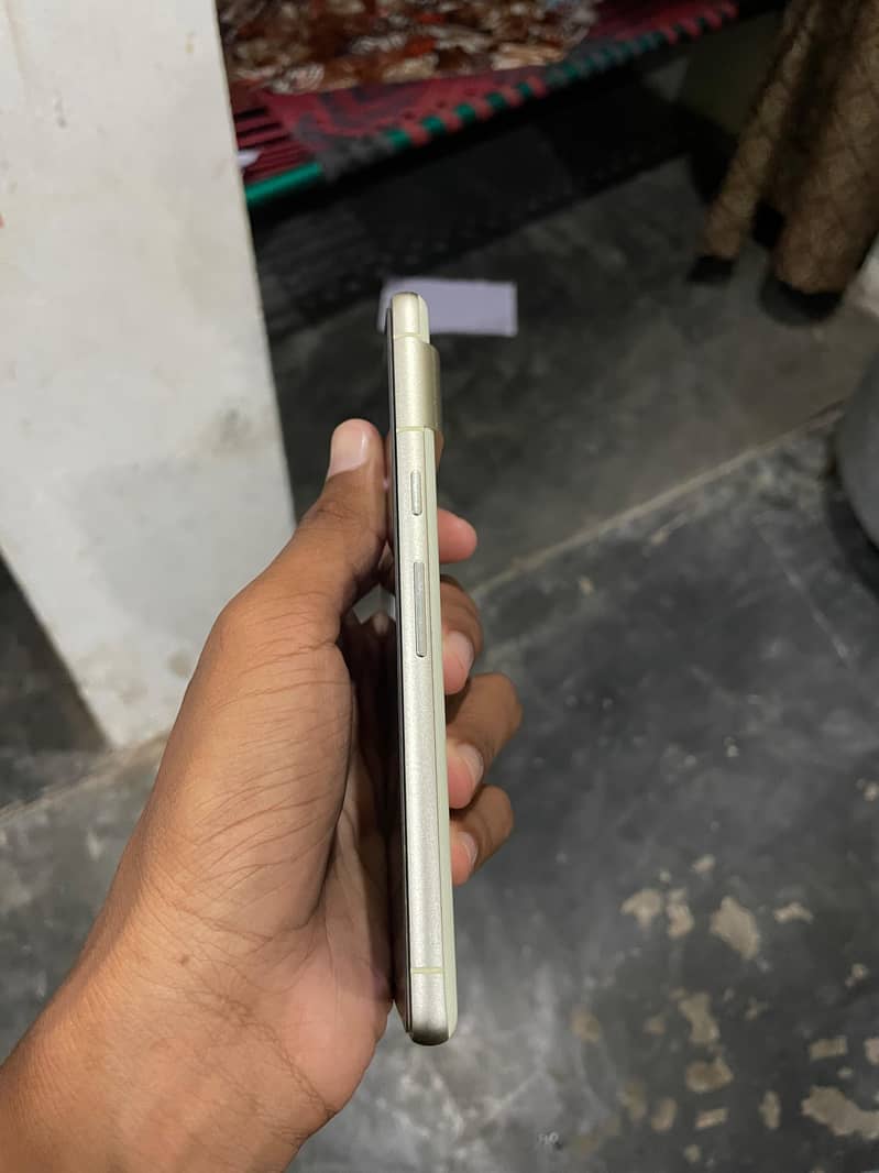 Google Pixel 7 4