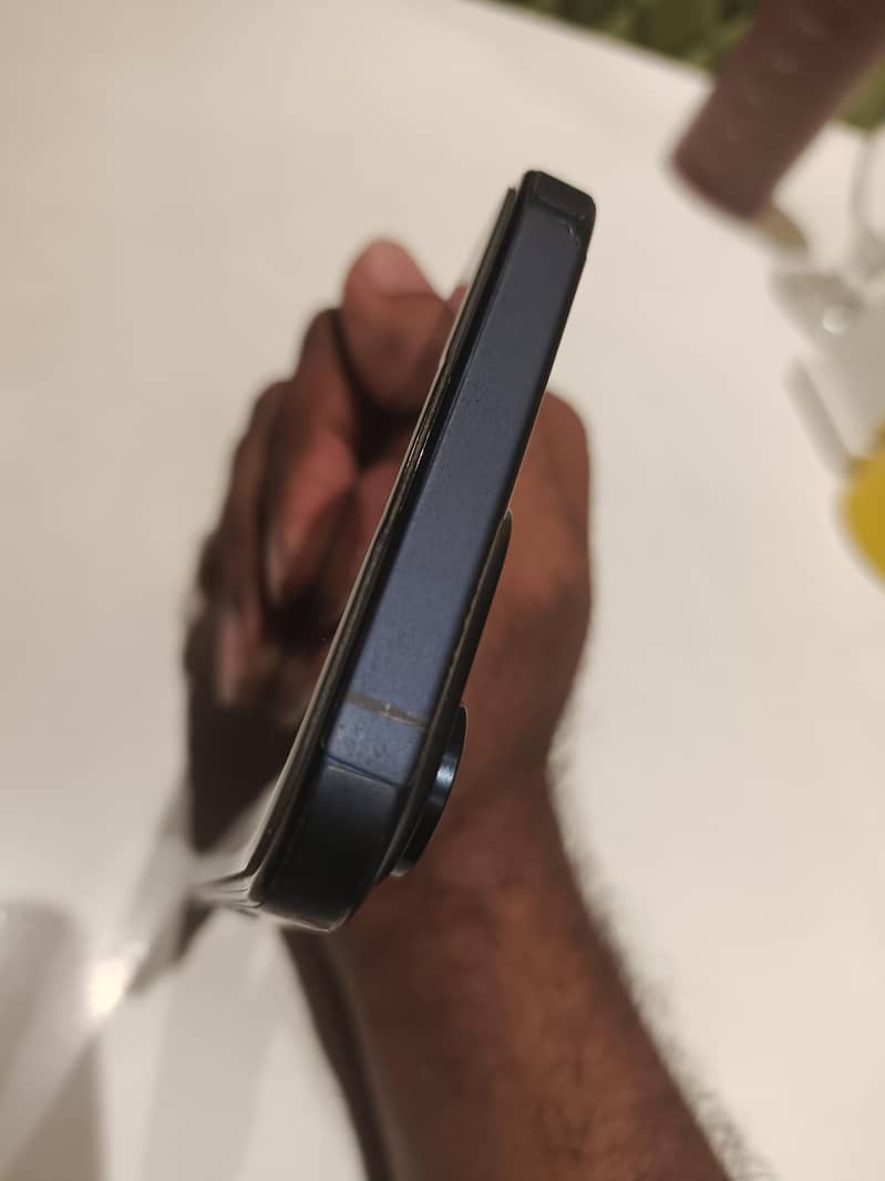 Apple iPhone 15 Pro Max 2