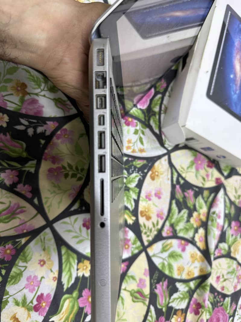 Macbook pro 2011 7