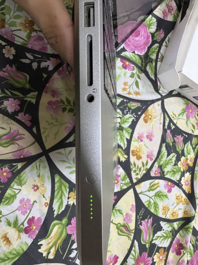 Macbook pro 2011 8