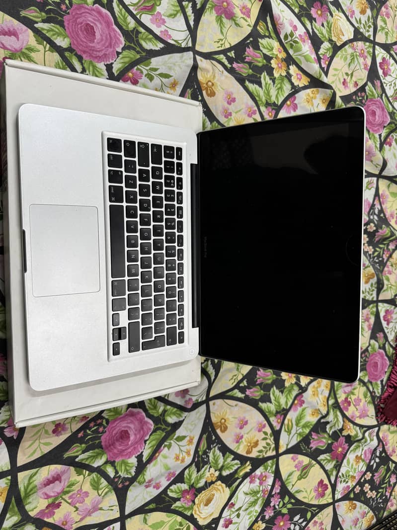 Macbook pro 2011 10